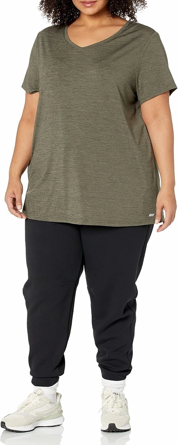 Amazon Essentials Women's Active Quick Dry Tech Stretch Short-Sleeve V-Neck T-Shirt (Available in Plus Size), Pack of 2