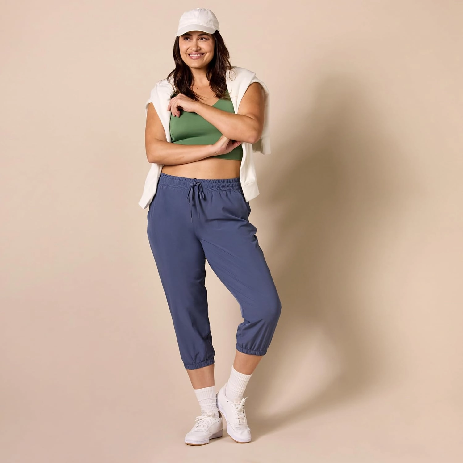 Amazon Essentials Women's Performance Stretch Woven Crop Jogger Pant