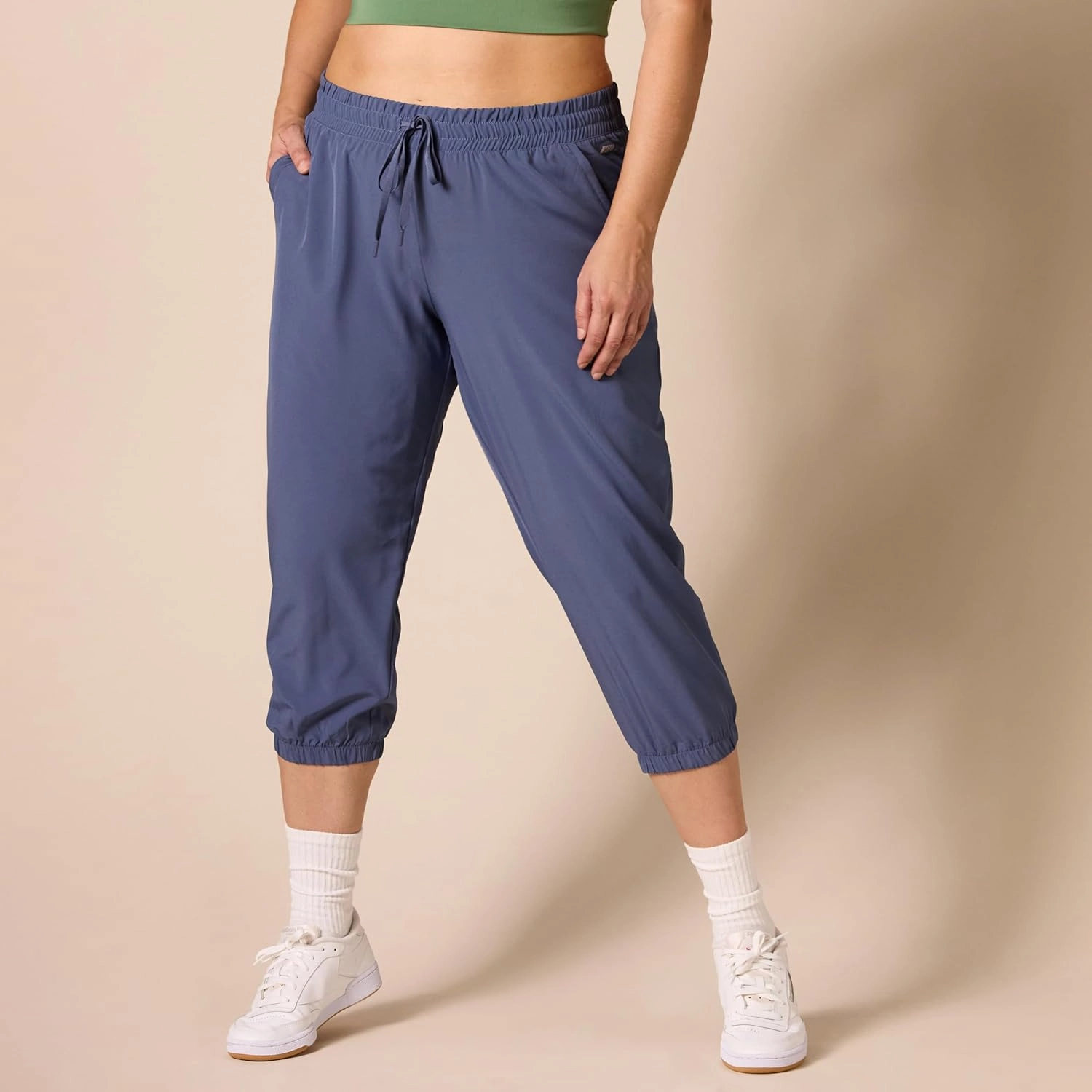 Amazon Essentials Women's Performance Stretch Woven Crop Jogger Pant