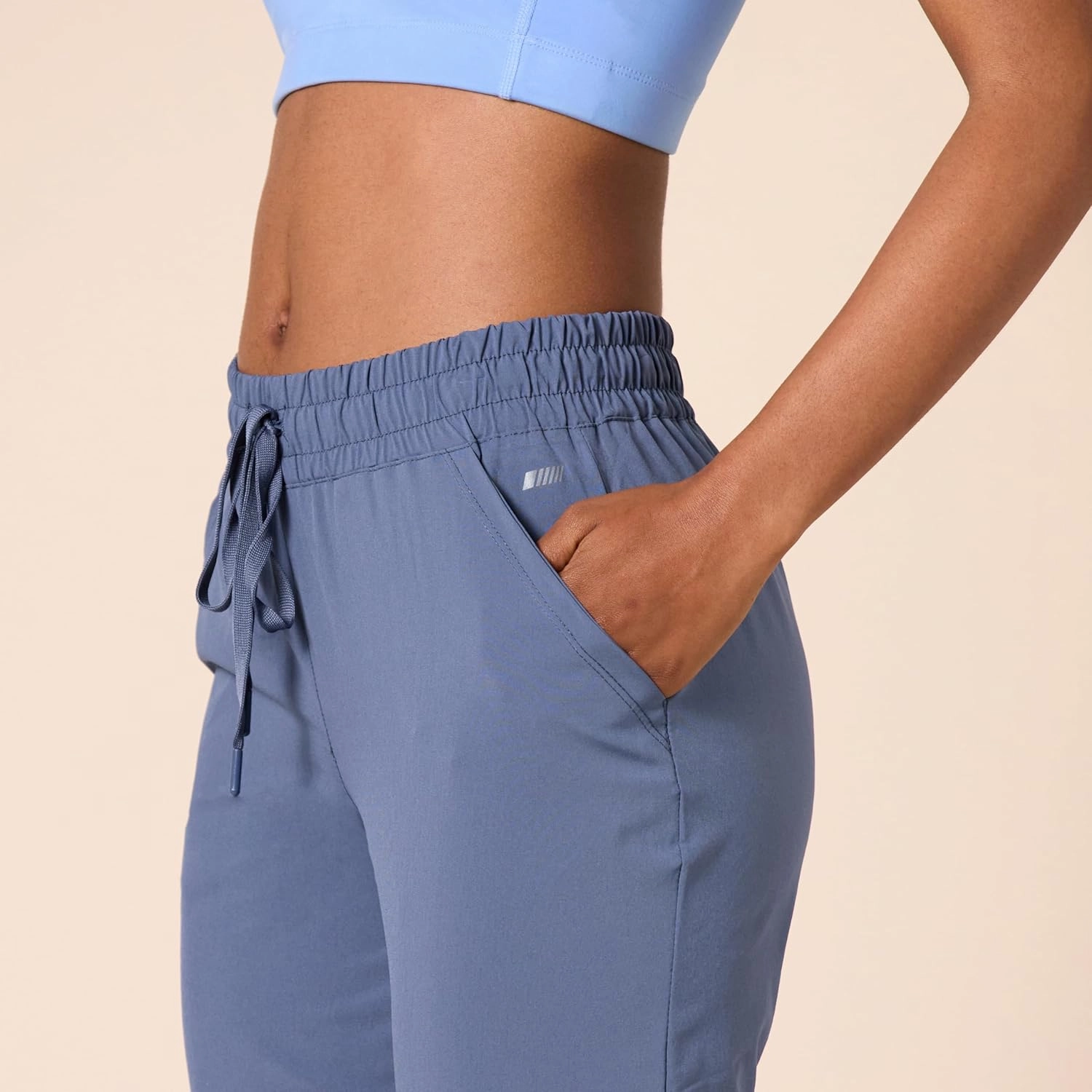 Amazon Essentials Women's Performance Stretch Woven Crop Jogger Pant