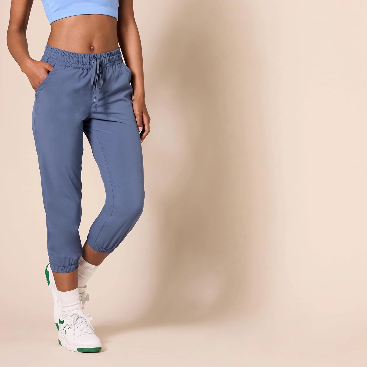 Amazon Essentials Women's Performance Stretch Woven Crop Jogger Pant
