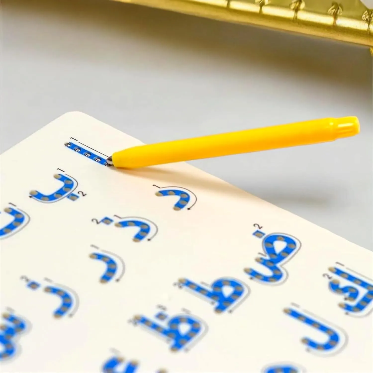 Arabic Magnetic Alphabet Letters Practicing Board for Tracing Arabic Letters, 2 in 1 Reading & Writing Practice, for Toddlers Preschool Educational Learning Games, with Stylus Magnetic Pen (Blue)