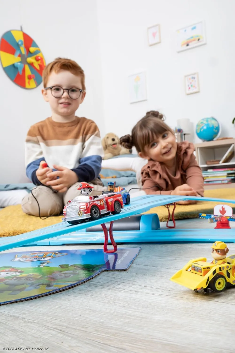 Carrera First Paw Patrol - Slot Car Race Track - Includes 2 Cars: Chase and Marshall - Battery-Powered Beginner Racing Set for Kids Ages 3 Years and Up, Multi