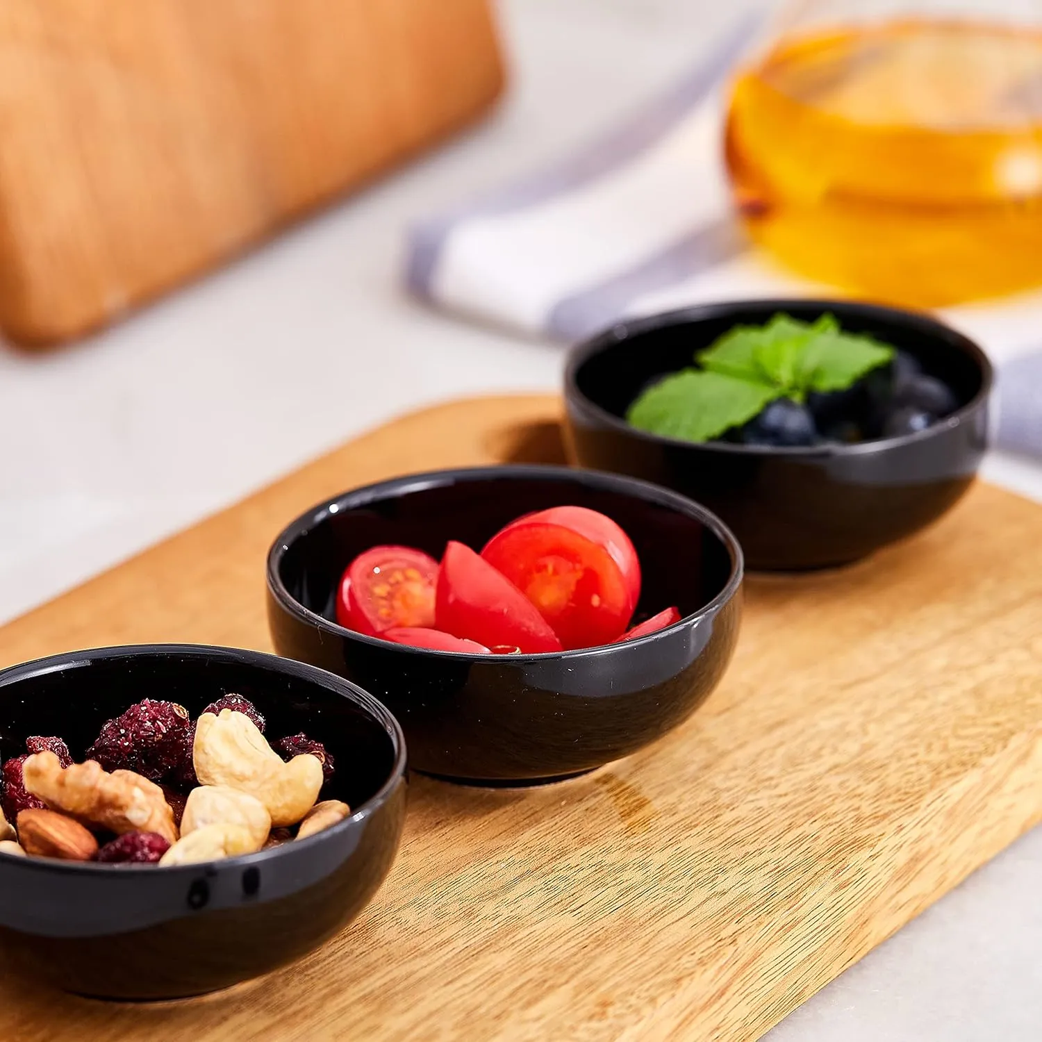 Ceramic Pinch Bowls,2.5 oz Mini Prep Dip Bowl Set,Small Dipping Salsa Charcuterie Soy Sauce Side Dish for Sushi,Set of 6(Black)