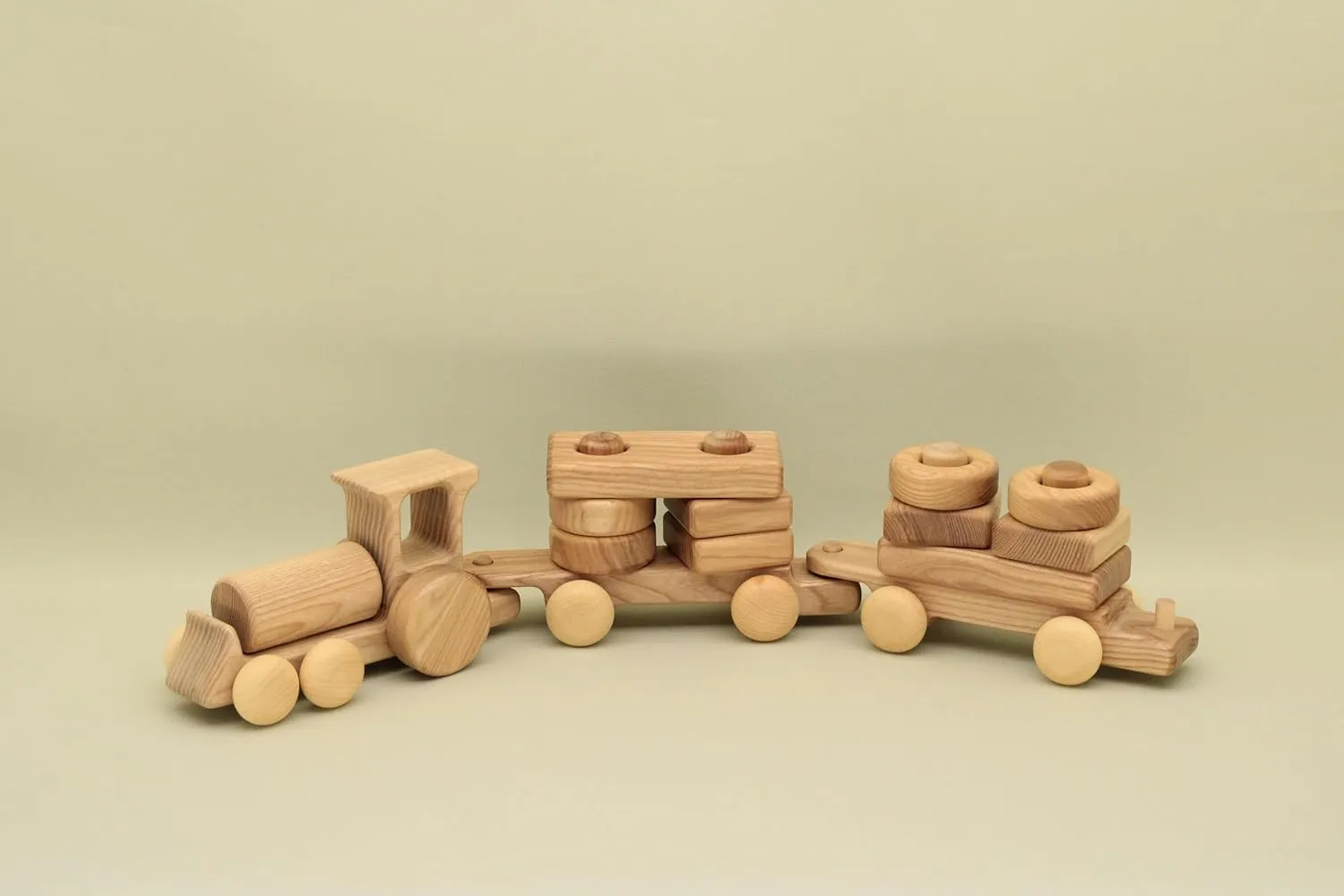 Free Shipping Natural Wooden Train, BT15 : Eco-Friendly Gift with Montessori and Waldorf Educational Influence Lotes Toys Baby Gift