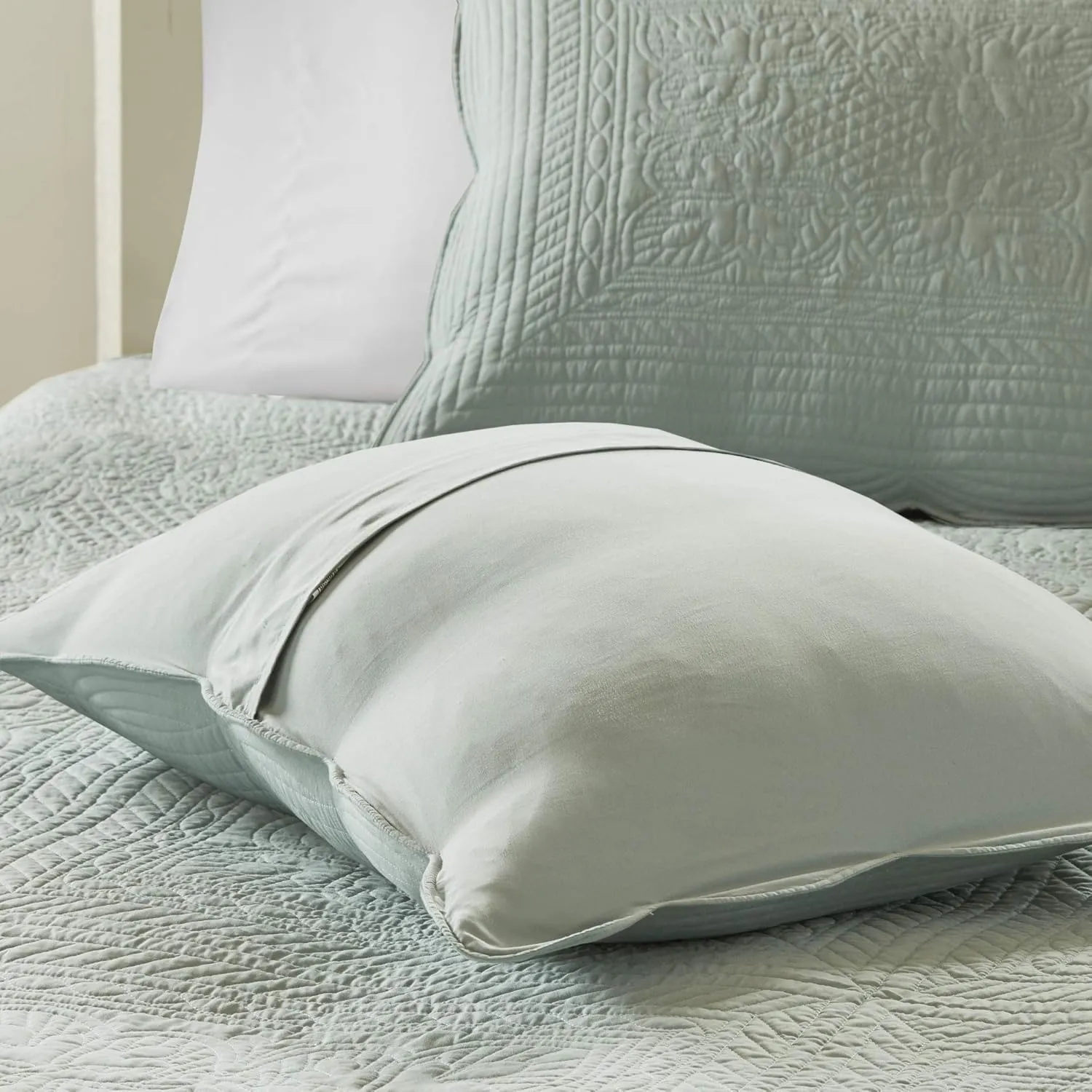 Madison Park Tuscany Quilt Set-Casual Damask Stitching Design Lightweight Coverlet Bedspread Bedding, Shams, King/Cal King(108"x96"), Medallion Seafoam 3 Piece