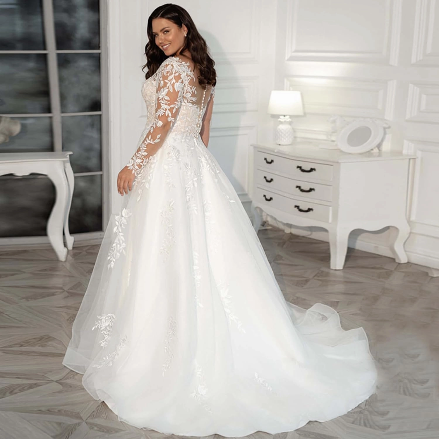 Plus Size Mermaid Spaghetti Straps Deep V-Neck Appliques Lace Wedding Dresses with Short Train