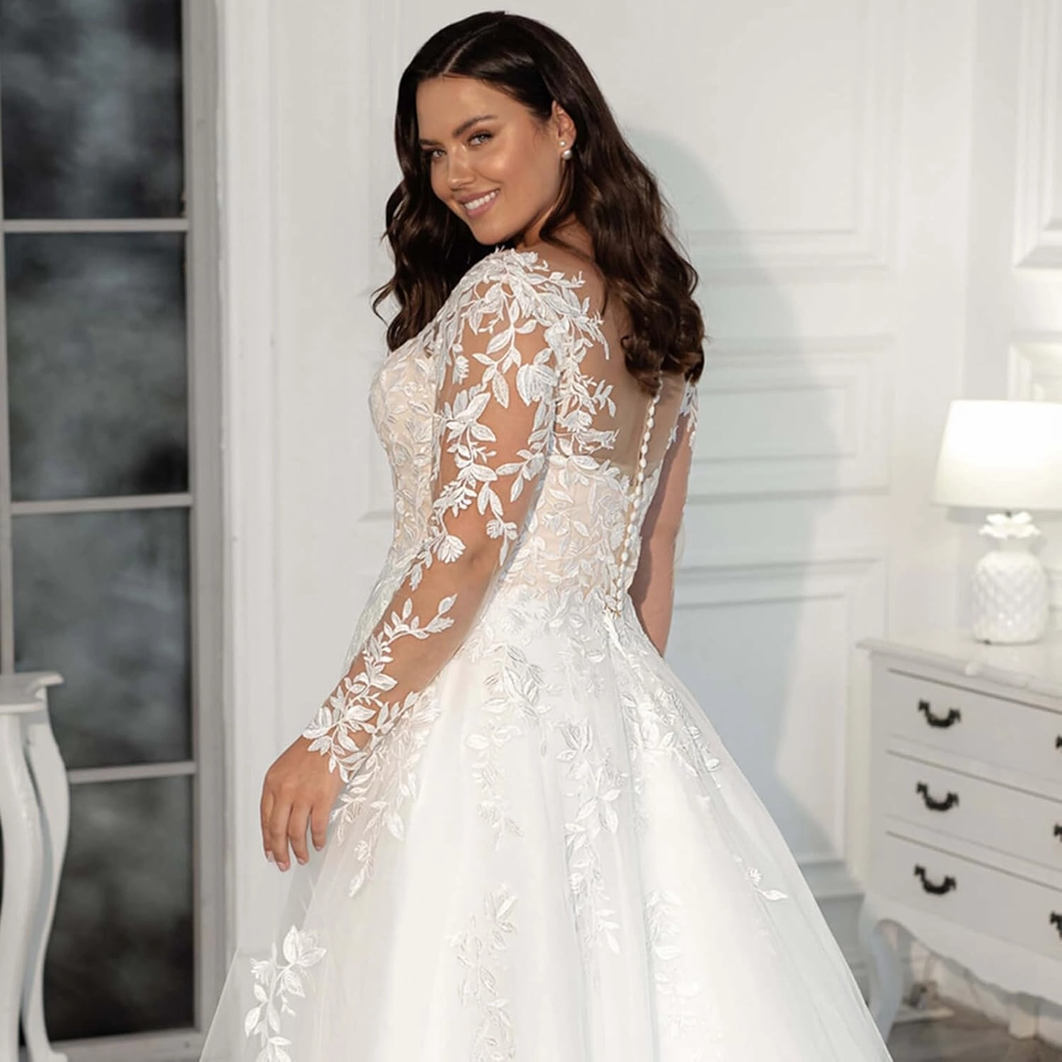 Plus Size Mermaid Spaghetti Straps Deep V-Neck Appliques Lace Wedding Dresses with Short Train