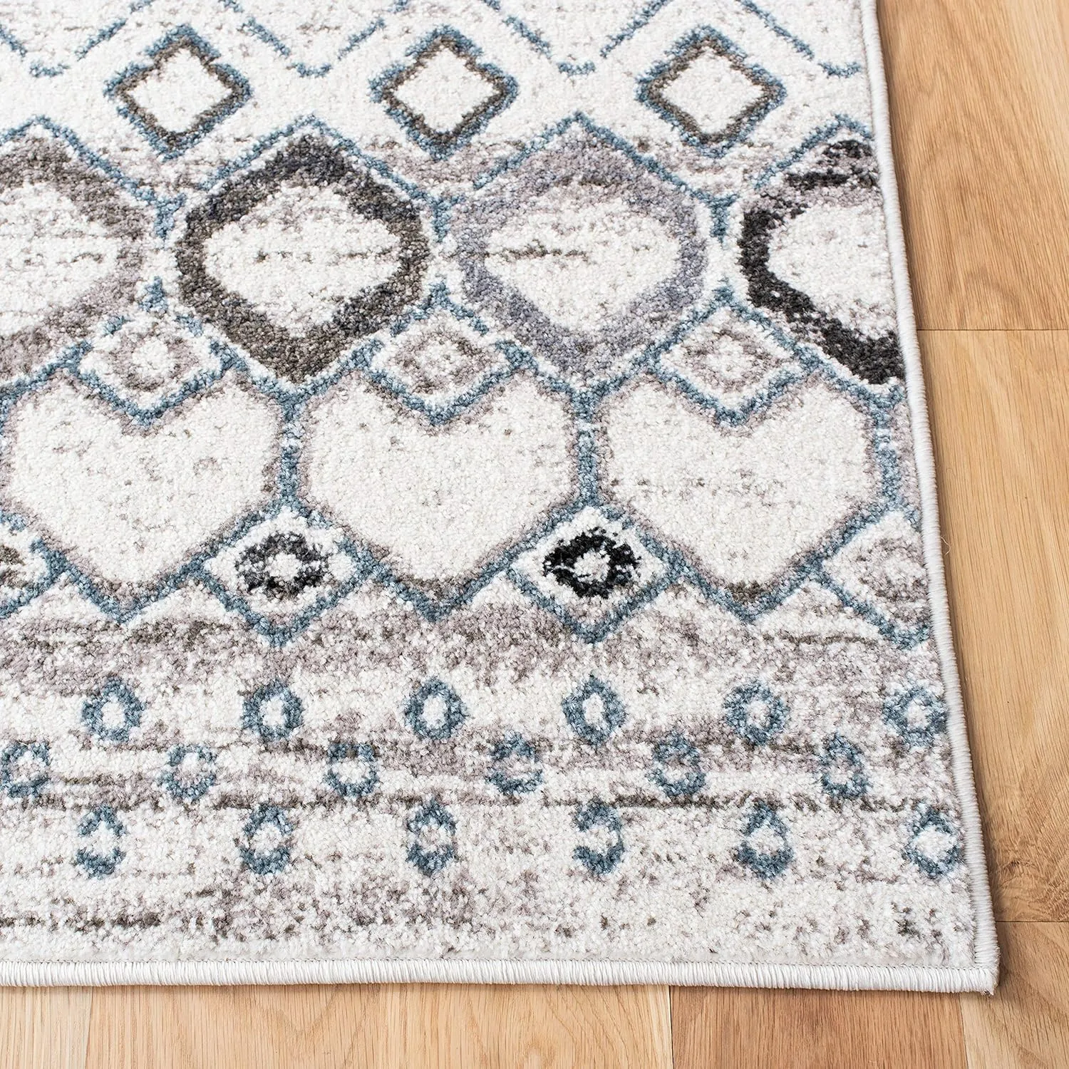 SAFAVIEH Amsterdam Collection Runner Rug - 2'3" x 6', Ivory & Grey, Moroccan Boho Design, Non-Shedding & Easy Care, Ideal for High Traffic Areas in Living Room, Bedroom (AMS108A)