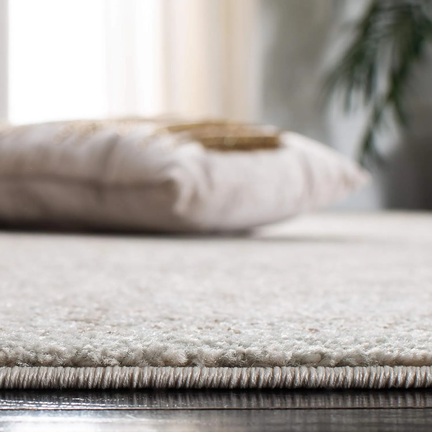 SAFAVIEH Area Rug 8x10 - Evoke Collection - Large - Ivory & Taupe, Oriental Distressed Design, Non-Shedding & Easy Cleaning, Ideal for Living Room, Bedroom, Office, Dining Space (EVK256E)