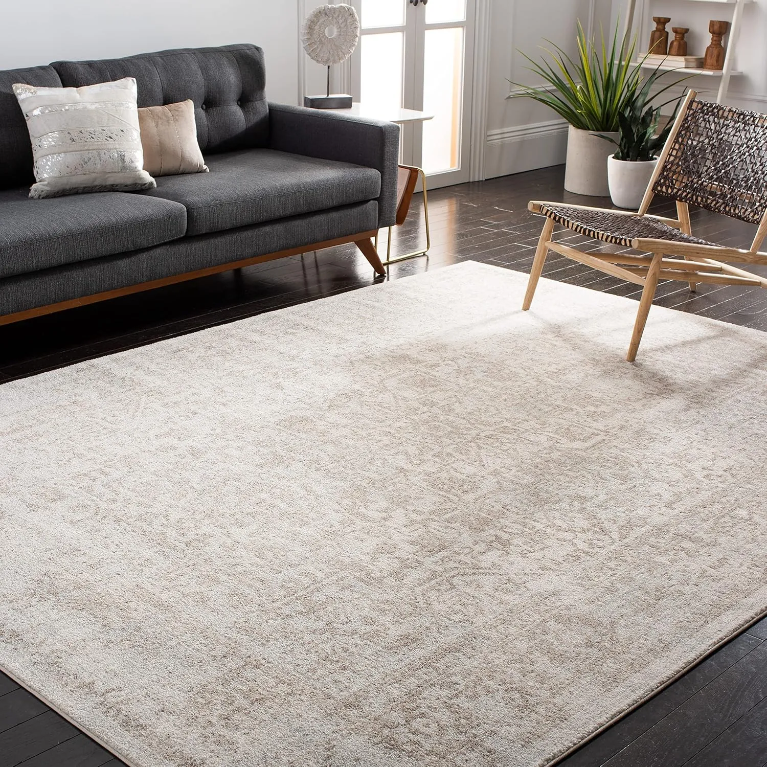 SAFAVIEH Area Rug 8x10 - Evoke Collection - Large - Ivory & Taupe, Oriental Distressed Design, Non-Shedding & Easy Cleaning, Ideal for Living Room, Bedroom, Office, Dining Space (EVK256E)