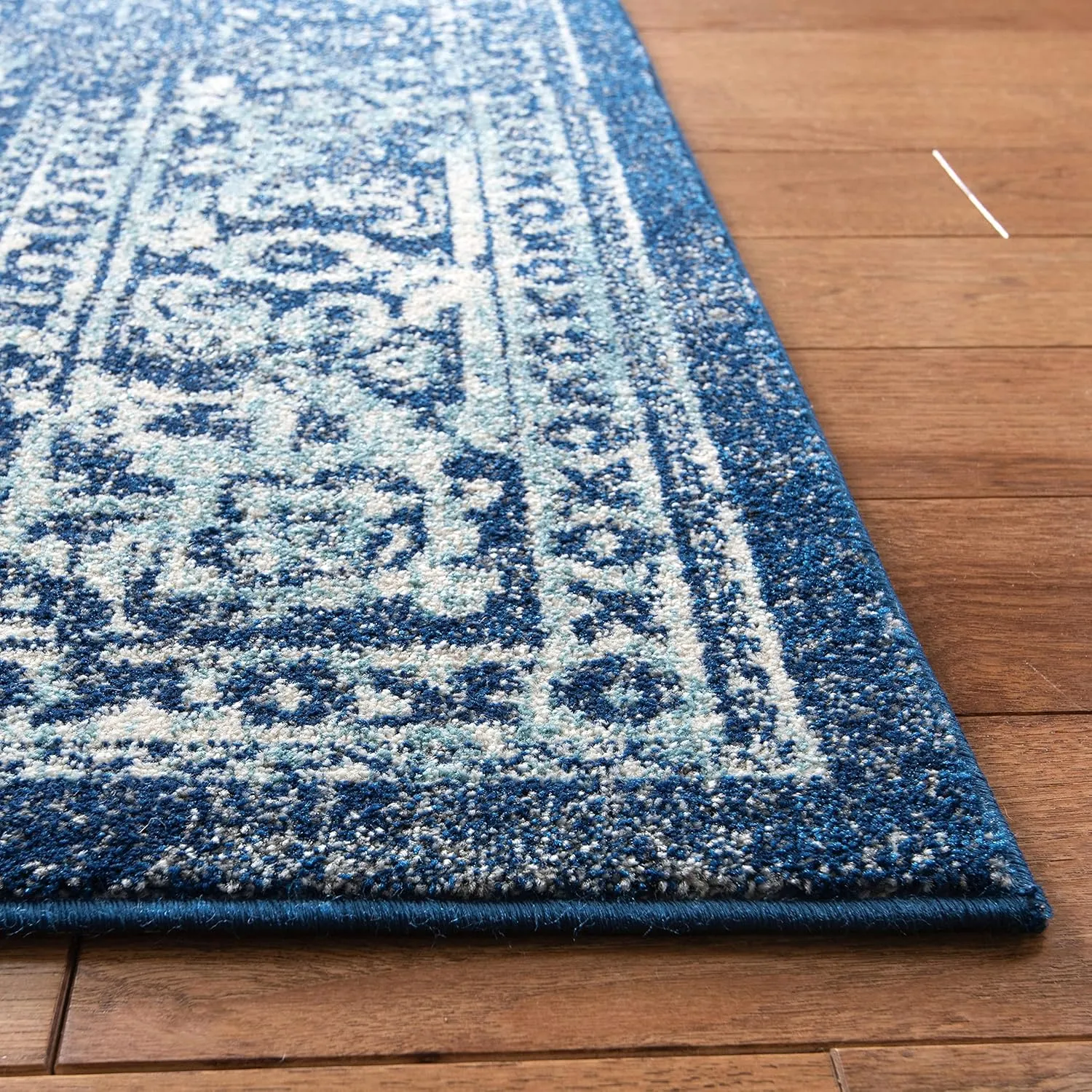 SAFAVIEH Area Rug 8x10 - Evoke Collection - Large - Navy & Ivory, Oriental Distressed Design, Non-Shedding & Easy Cleaning, Ideal for Living Room, Bedroom, Office, Dining Space (EVK256A)