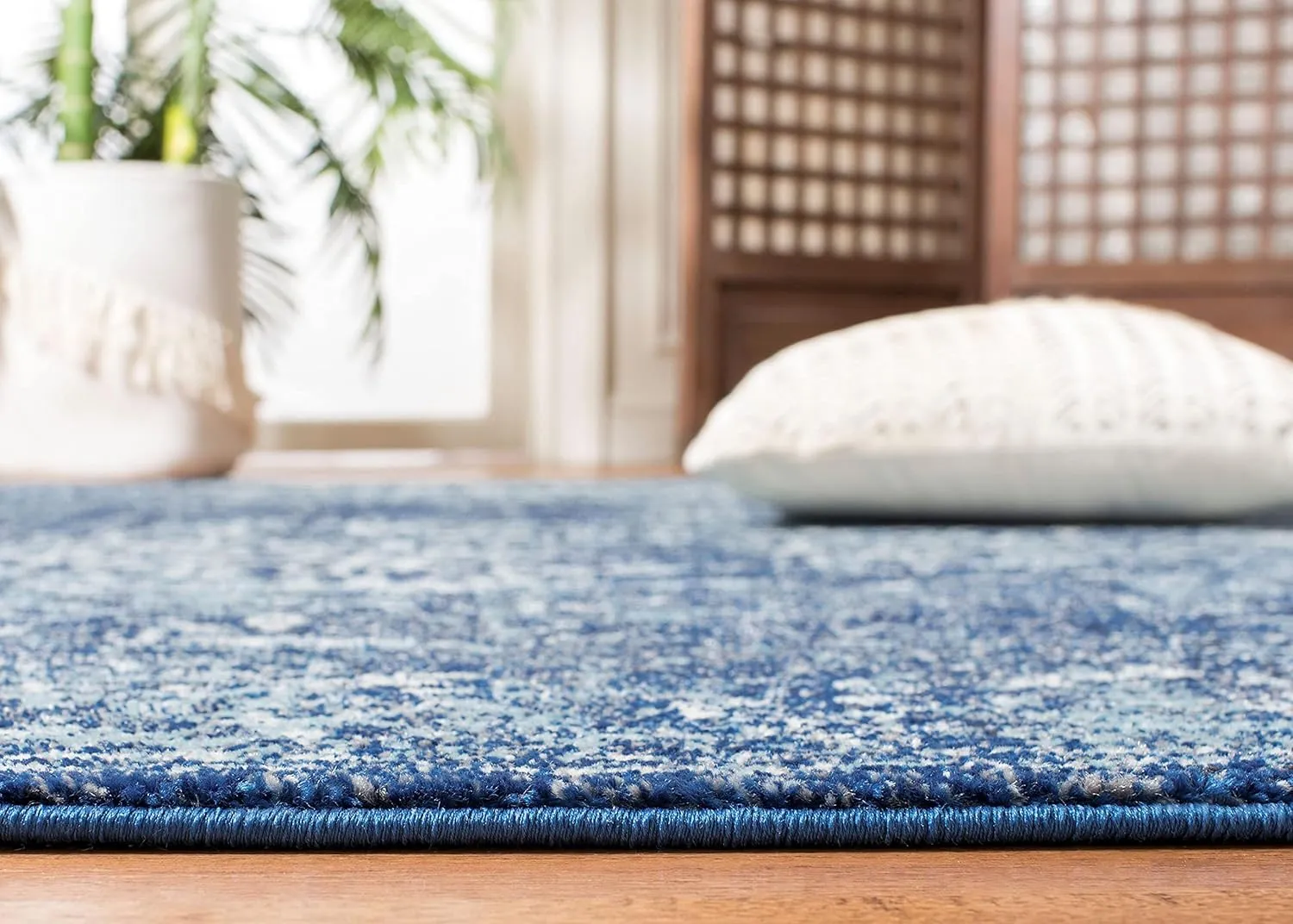 SAFAVIEH Area Rug 8x10 - Evoke Collection - Large - Navy & Ivory, Oriental Distressed Design, Non-Shedding & Easy Cleaning, Ideal for Living Room, Bedroom, Office, Dining Space (EVK256A)