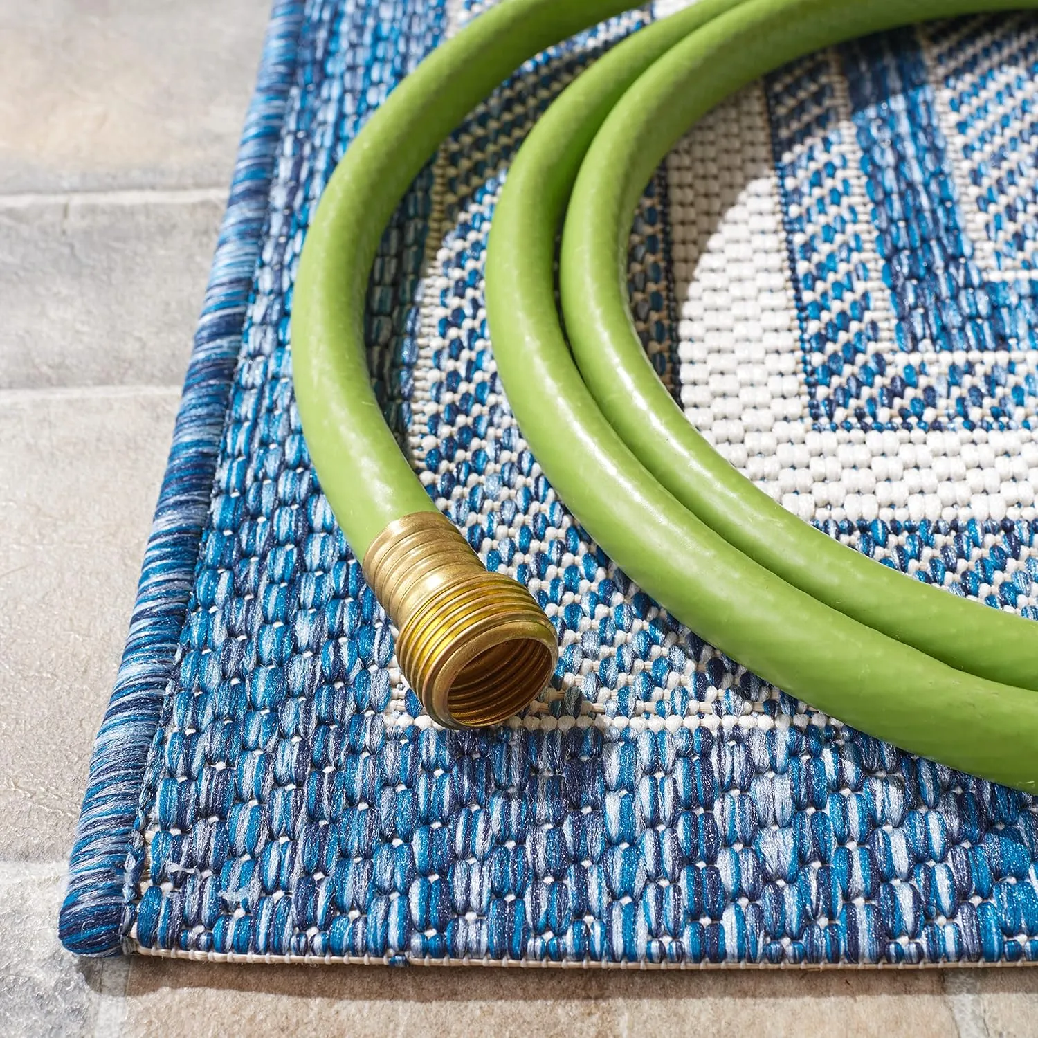 SAFAVIEH Courtyard Collection Accent Rug - 2'3" x 4', Ivory & Navy, Non-Shedding & Easy Care, Indoor/Outdoor & Washable-Ideal for Patio, Backyard, Mudroom (CY8475-53412)