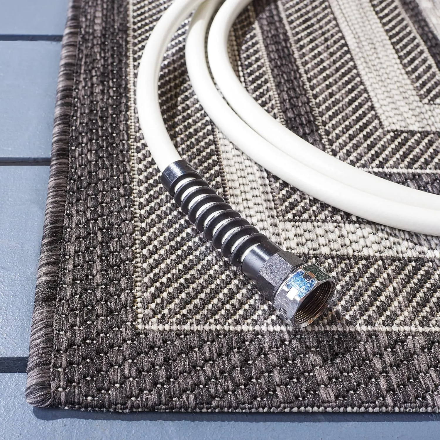 SAFAVIEH Courtyard Collection Accent Rug - 2'3" x 4', Light Grey & Black, Non-Shedding & Easy Care, Indoor/Outdoor & Washable-Ideal for Patio, Backyard, Mudroom (CY8475-37612)