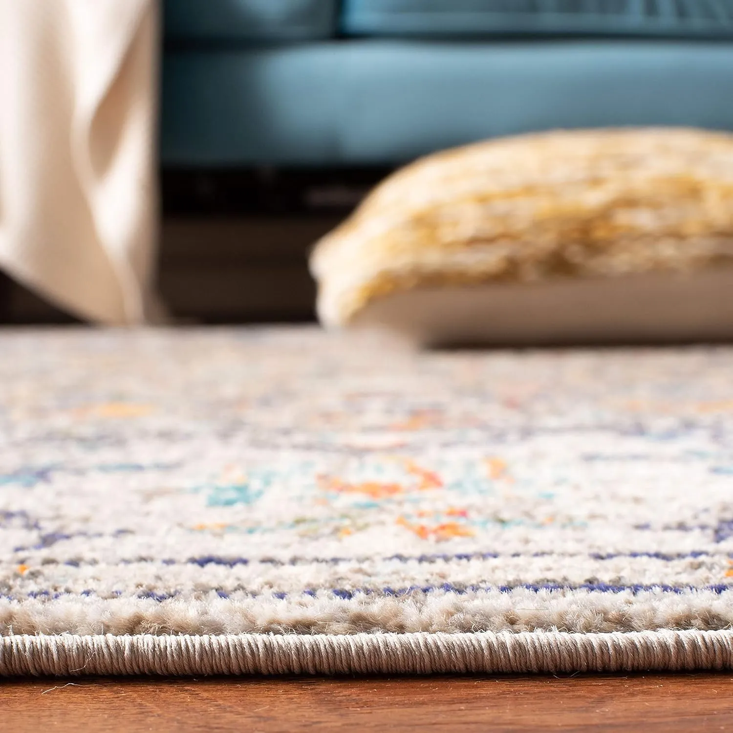 SAFAVIEH Madison Collection Area Rug - 6' x 9', Grey & Light Blue, Boho Chic Medallion Distressed Design, Non-Shedding & Easy Care, Ideal for High Traffic Areas in Living Room, Bedroom (MAD447F)