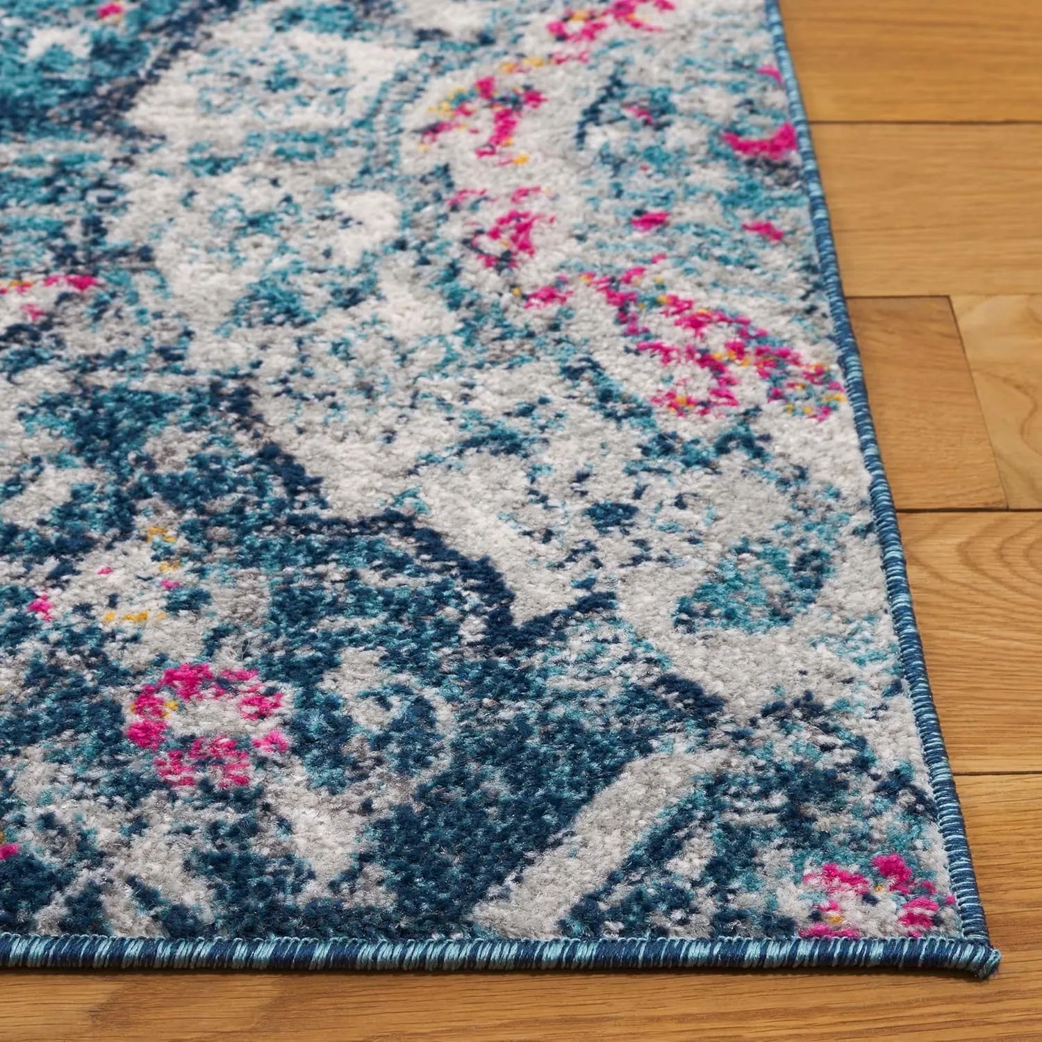 SAFAVIEH Madison Collection Runner - 2'3" x 6', Blue & Grey, Non-Shedding & Easy Care, Ideal for High Traffic Areas in The Living Room, Dining, Bedroom (MAD600M)
