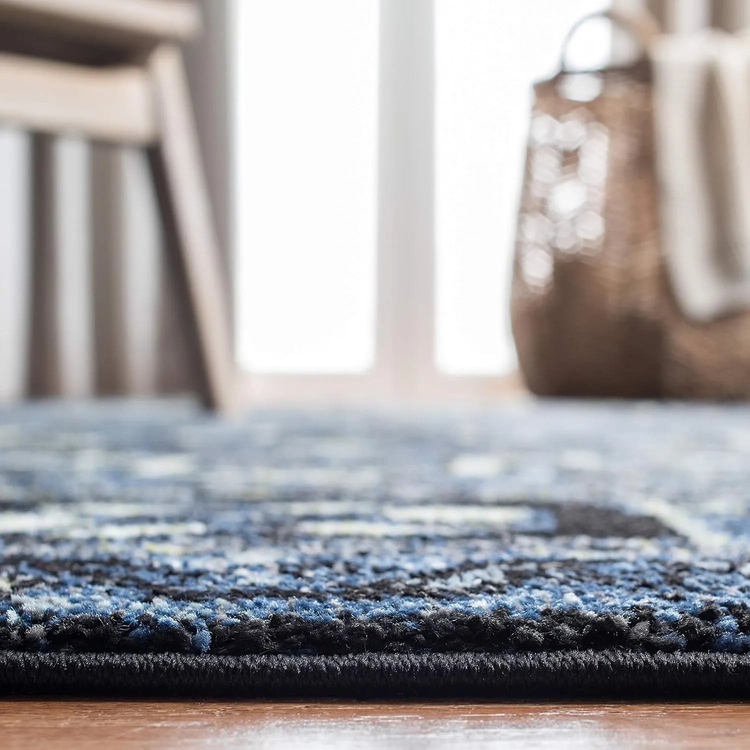 SAFAVIEH Vintage Hamadan Collection Area Rug - 5'3" x 7'6", Blue & Grey, Oriental Traditional Persian Design, Non-Shedding & Easy Care, Ideal for High Traffic Areas in Living Room, Bedroom (VTH211N)