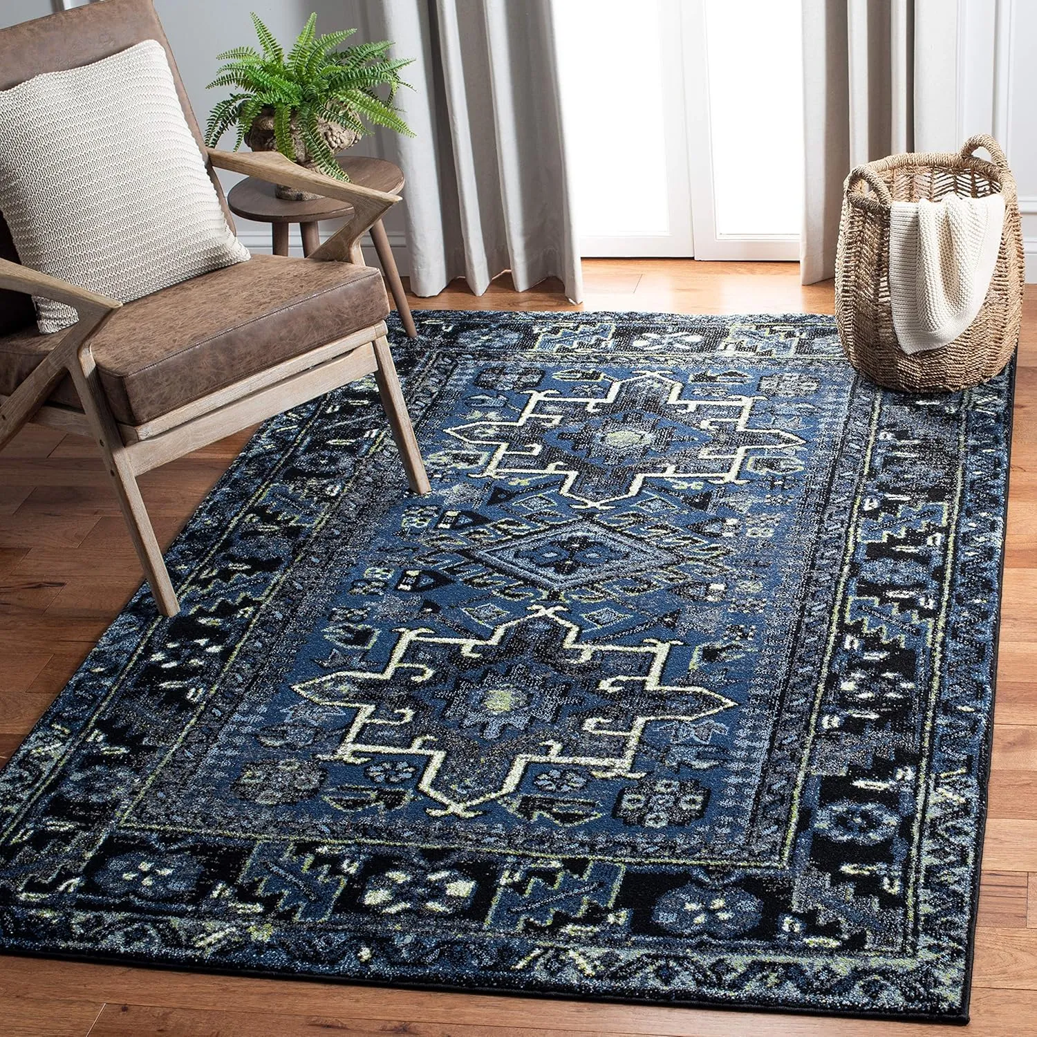 SAFAVIEH Vintage Hamadan Collection Area Rug - 5'3" x 7'6", Blue & Grey, Oriental Traditional Persian Design, Non-Shedding & Easy Care, Ideal for High Traffic Areas in Living Room, Bedroom (VTH211N)