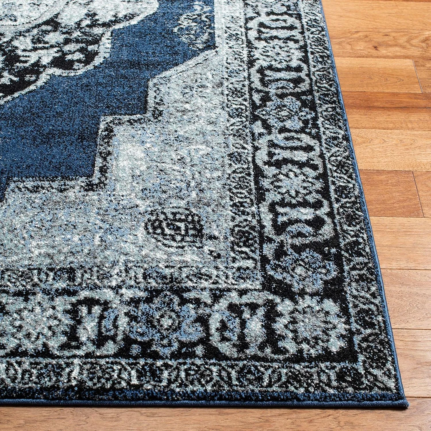 SAFAVIEH Vintage Hamadan Collection Area Rug - 8' x 10', Blue & Grey, Oriental Traditional Persian Design, Non-Shedding & Easy Care, Ideal for High Traffic Areas in Living Room, Bedroom (VTH219M)