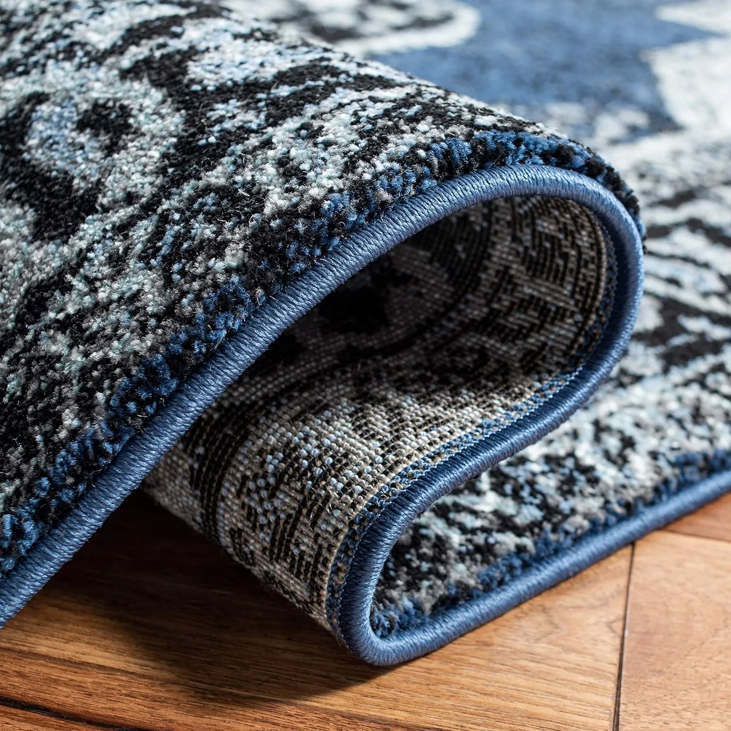SAFAVIEH Vintage Hamadan Collection Area Rug - 8' x 10', Blue & Grey, Oriental Traditional Persian Design, Non-Shedding & Easy Care, Ideal for High Traffic Areas in Living Room, Bedroom (VTH219M)