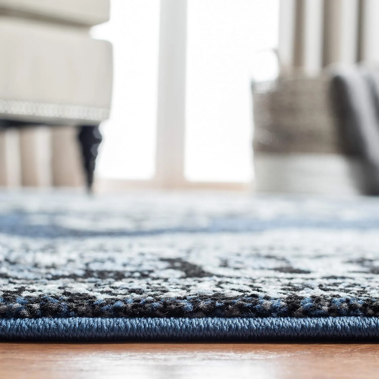 SAFAVIEH Vintage Hamadan Collection Area Rug - 8' x 10', Blue & Grey, Oriental Traditional Persian Design, Non-Shedding & Easy Care, Ideal for High Traffic Areas in Living Room, Bedroom (VTH219M)