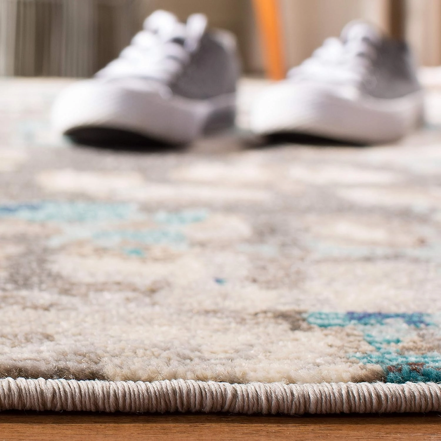 SAFAVIEH Area Rug 8x10 - Madison Collection - Large - Grey & Blue, Boho Abstract Distressed Design, Non-Shedding & Easy Cleaning, Ideal for Living Room, Bedroom, Office, Dining Space (MAD425E)