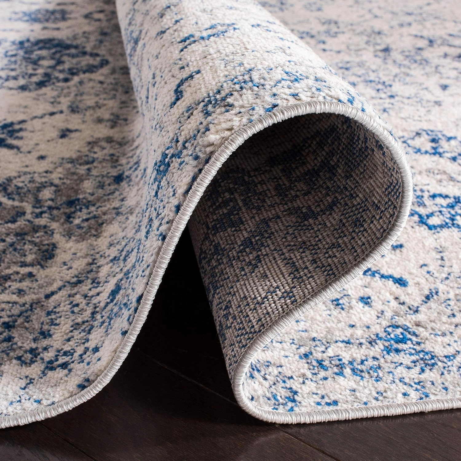 SAFAVIEH Area Rug 8x10 - Madison Collection - Large - White & Royal Blue, Boho Chic Distressed Design, Non-Shedding & Easy Cleaning, Ideal for Living Room, Bedroom, Office, Dining Space (MAD611C)