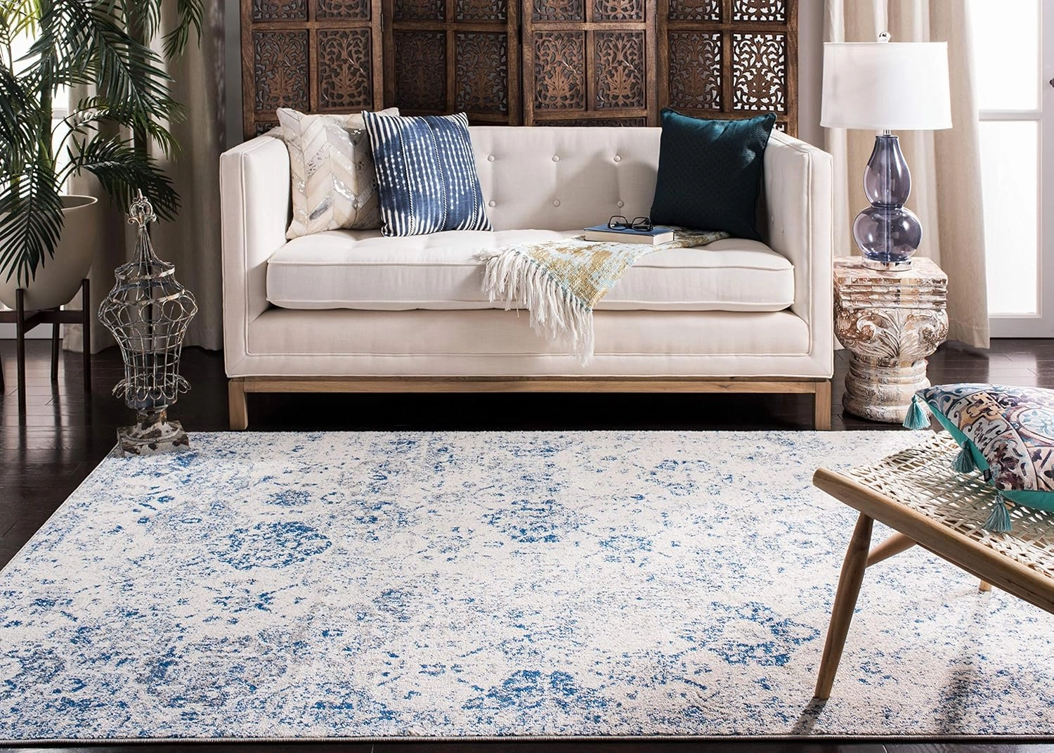 SAFAVIEH Area Rug 8x10 - Madison Collection - Large - White & Royal Blue, Boho Chic Distressed Design, Non-Shedding & Easy Cleaning, Ideal for Living Room, Bedroom, Office, Dining Space (MAD611C)