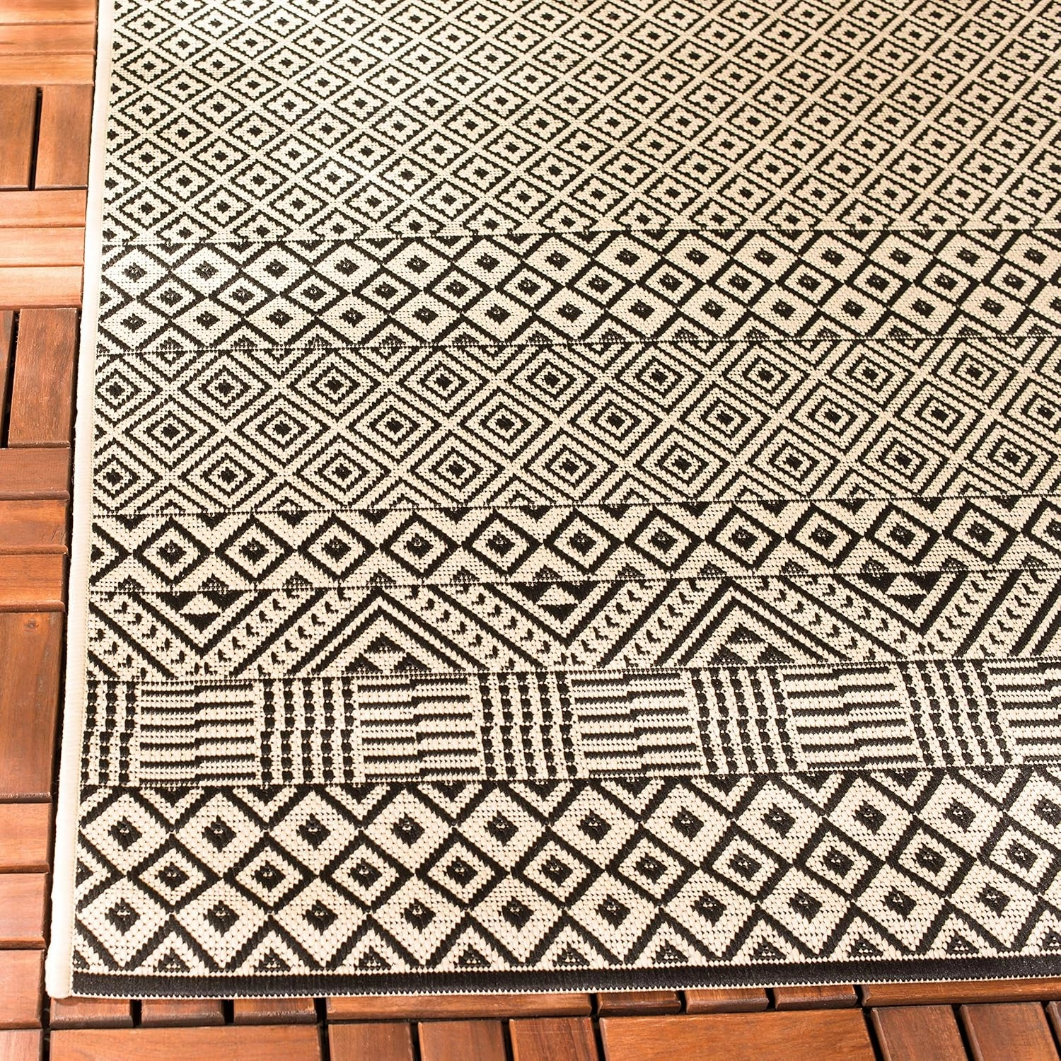 SAFAVIEH Courtyard Collection Area Rug - 8' x 10', Beige & Black, Moroccan Design, Non-Shedding & Easy Care, Indoor/Outdoor & Washable-Ideal for Patio, Backyard, Mudroom (CY6235-25612)