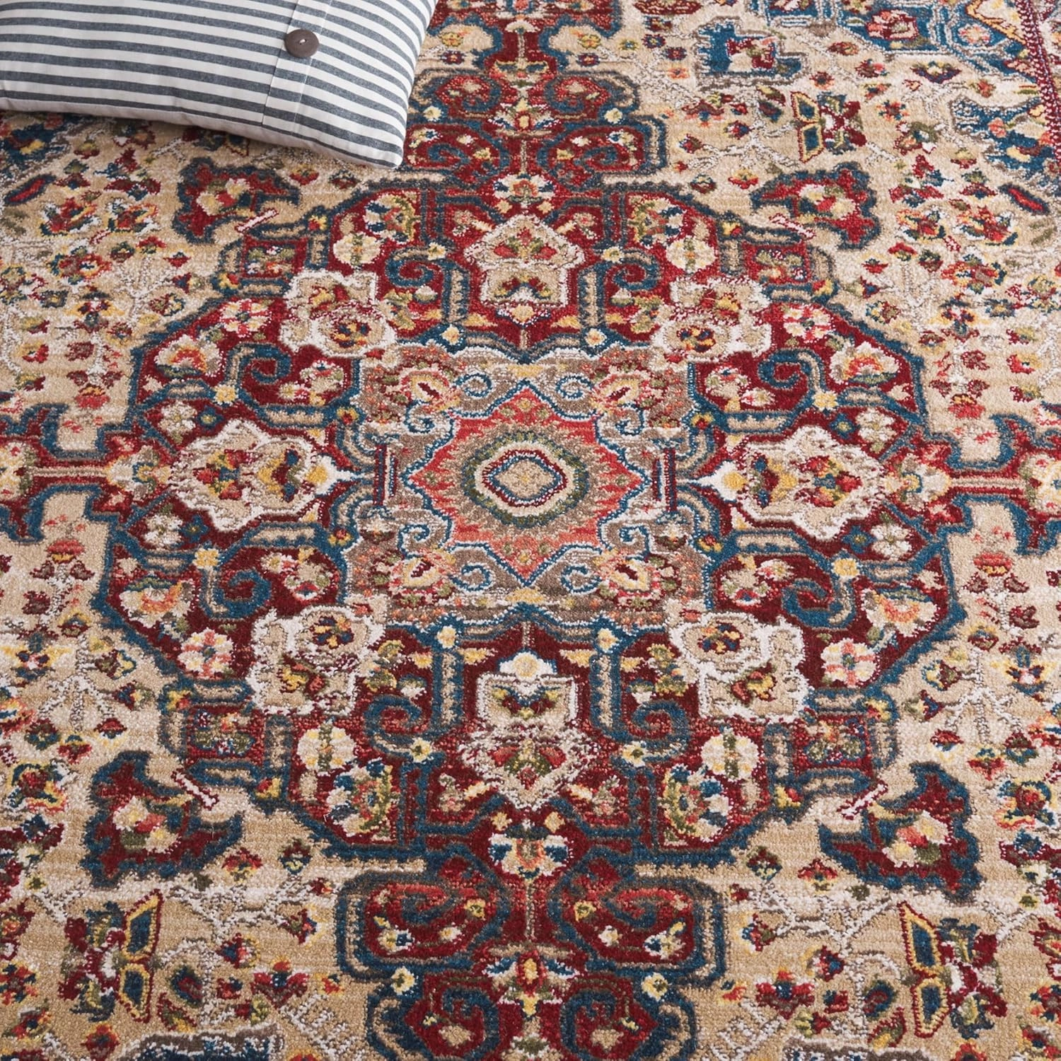SAFAVIEH Kashan Collection Accent Rug - 2'6" x 4', Ivory & Red, Traditional Design, Stain Resistant, Ideal for High Traffic Areas in Hallway, Bathroom & Home Office (KSN305K-24)
