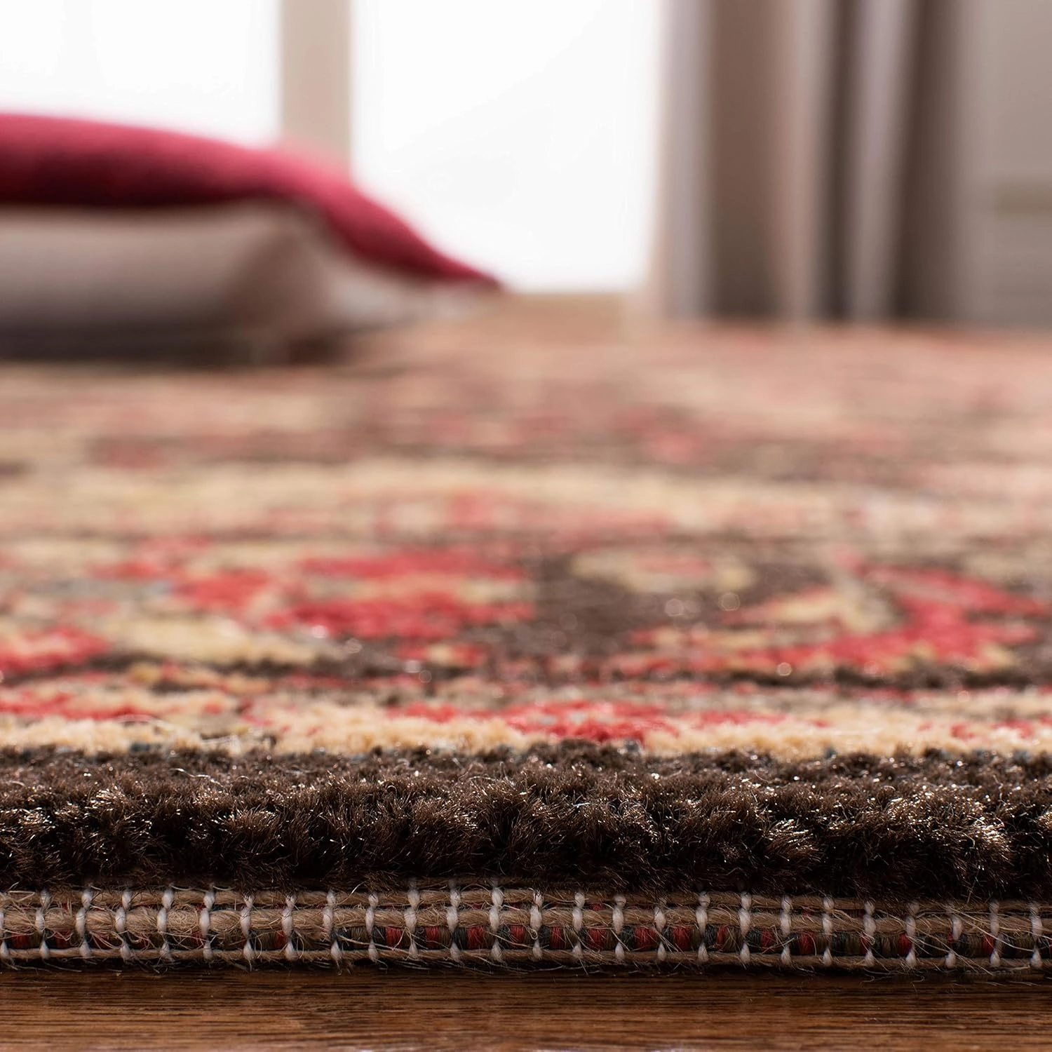 SAFAVIEH Mahal Collection Area Rug - 5'1" x 7'7", Brown & Beige, Traditional Oriental Design, Non-Shedding & Easy Care, Ideal for High Traffic Areas in Living Room, Bedroom (MAH693T)