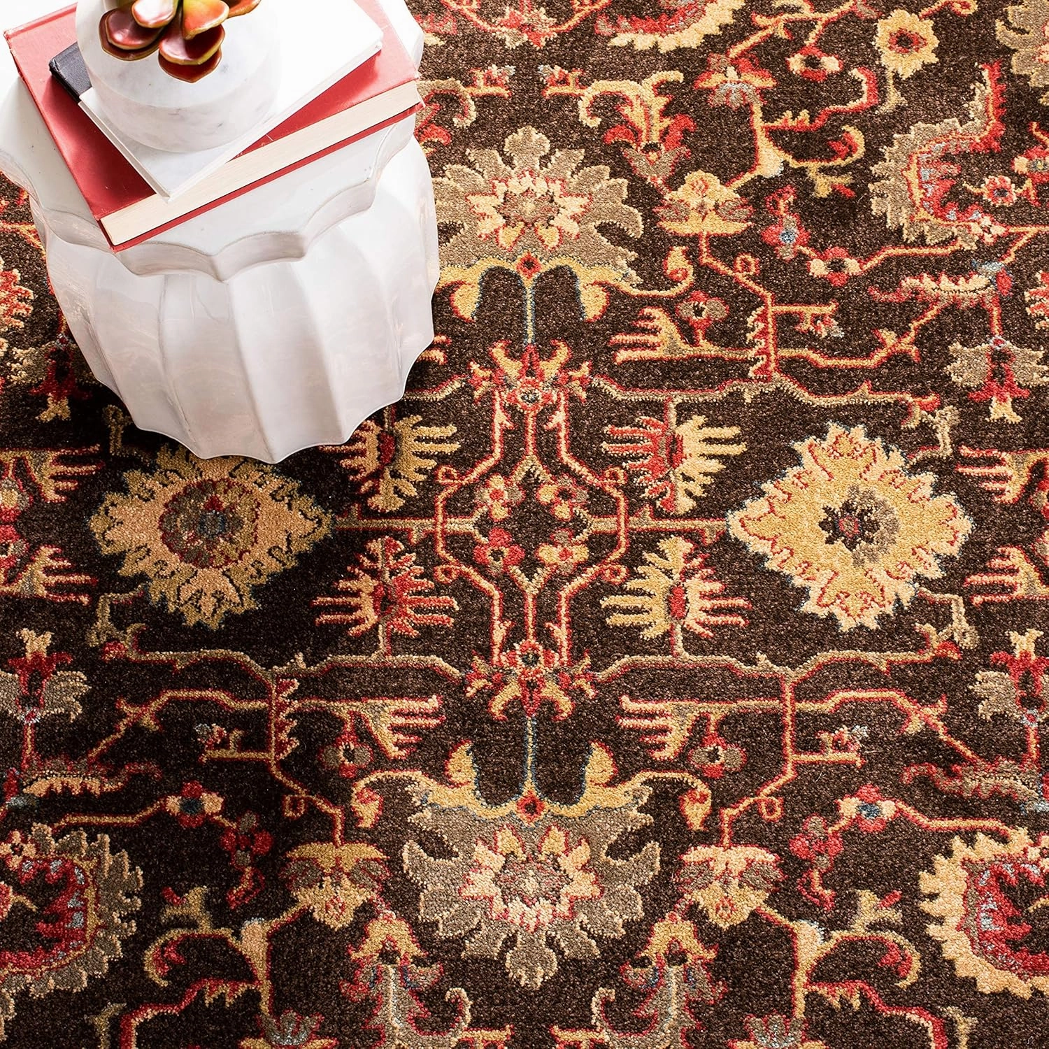 SAFAVIEH Mahal Collection Area Rug - 5'1" x 7'7", Brown & Beige, Traditional Oriental Design, Non-Shedding & Easy Care, Ideal for High Traffic Areas in Living Room, Bedroom (MAH693T)