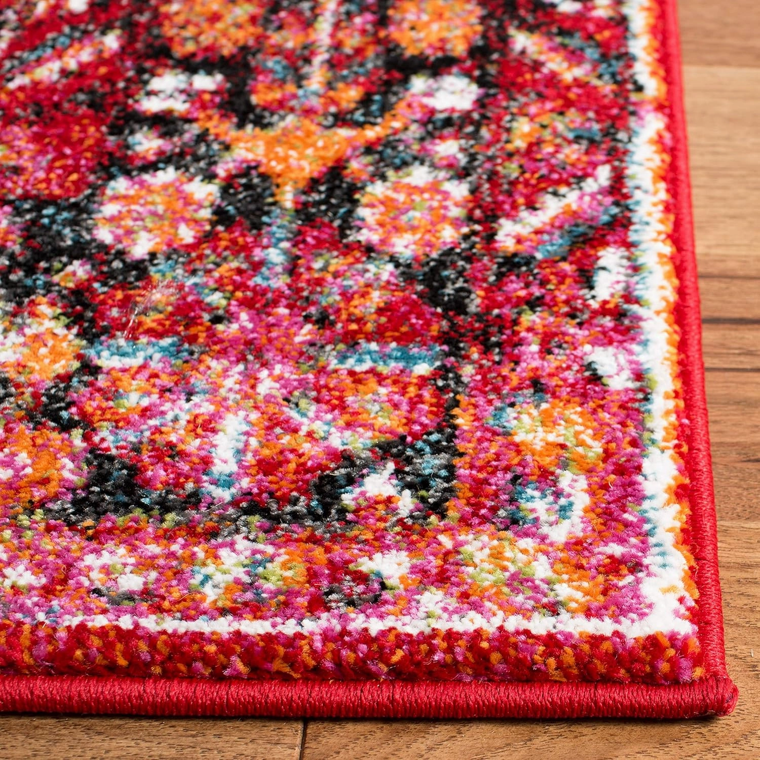 SAFAVIEH Vintage Hamadan Collection Area Rug - 5'3" Square, Red & Multi, Oriental Traditional Persian Design, Non-Shedding & Easy Care, Ideal for High Traffic Areas in Living Room, Bedroom (VTH222A)