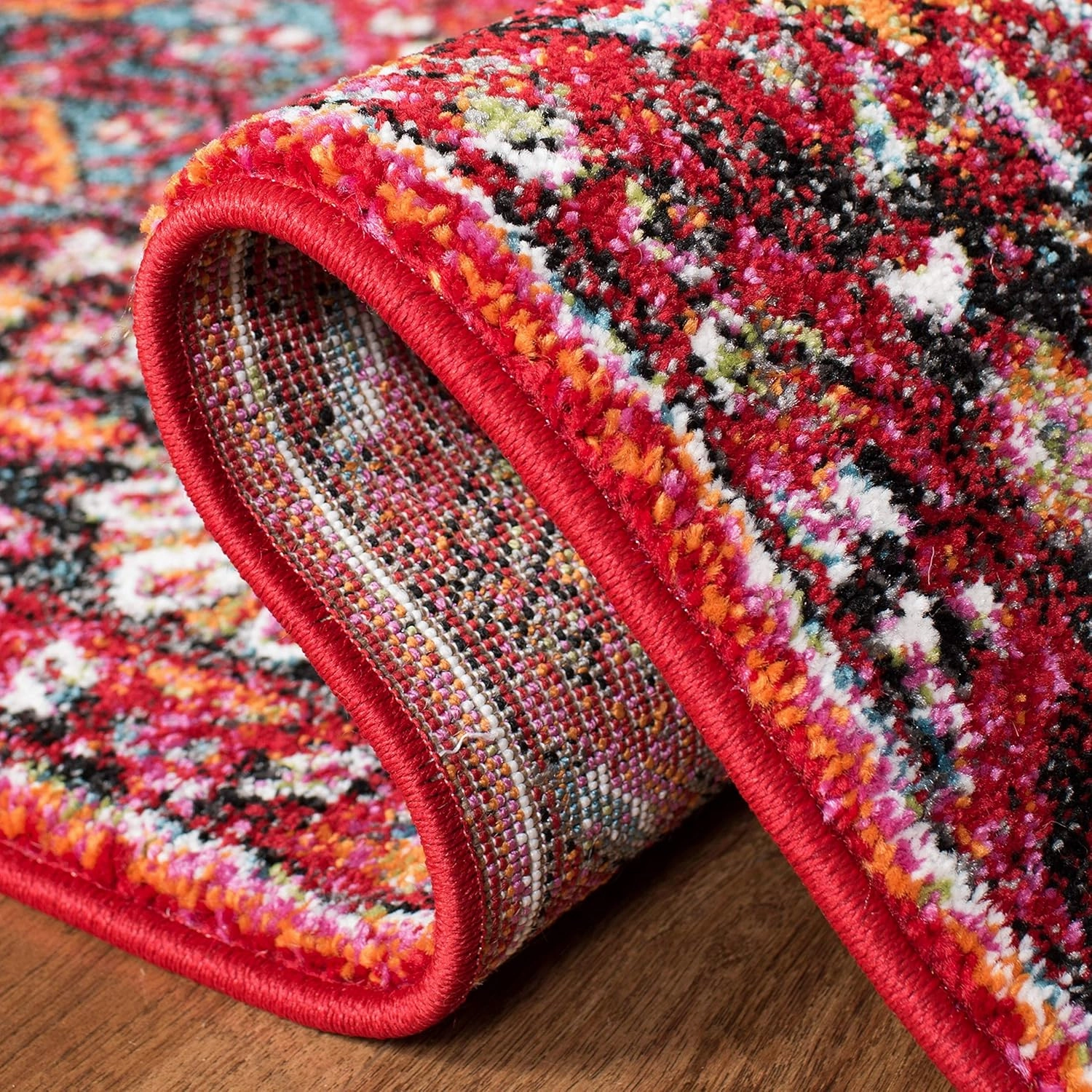 SAFAVIEH Vintage Hamadan Collection Area Rug - 5'3" Square, Red & Multi, Oriental Traditional Persian Design, Non-Shedding & Easy Care, Ideal for High Traffic Areas in Living Room, Bedroom (VTH222A)