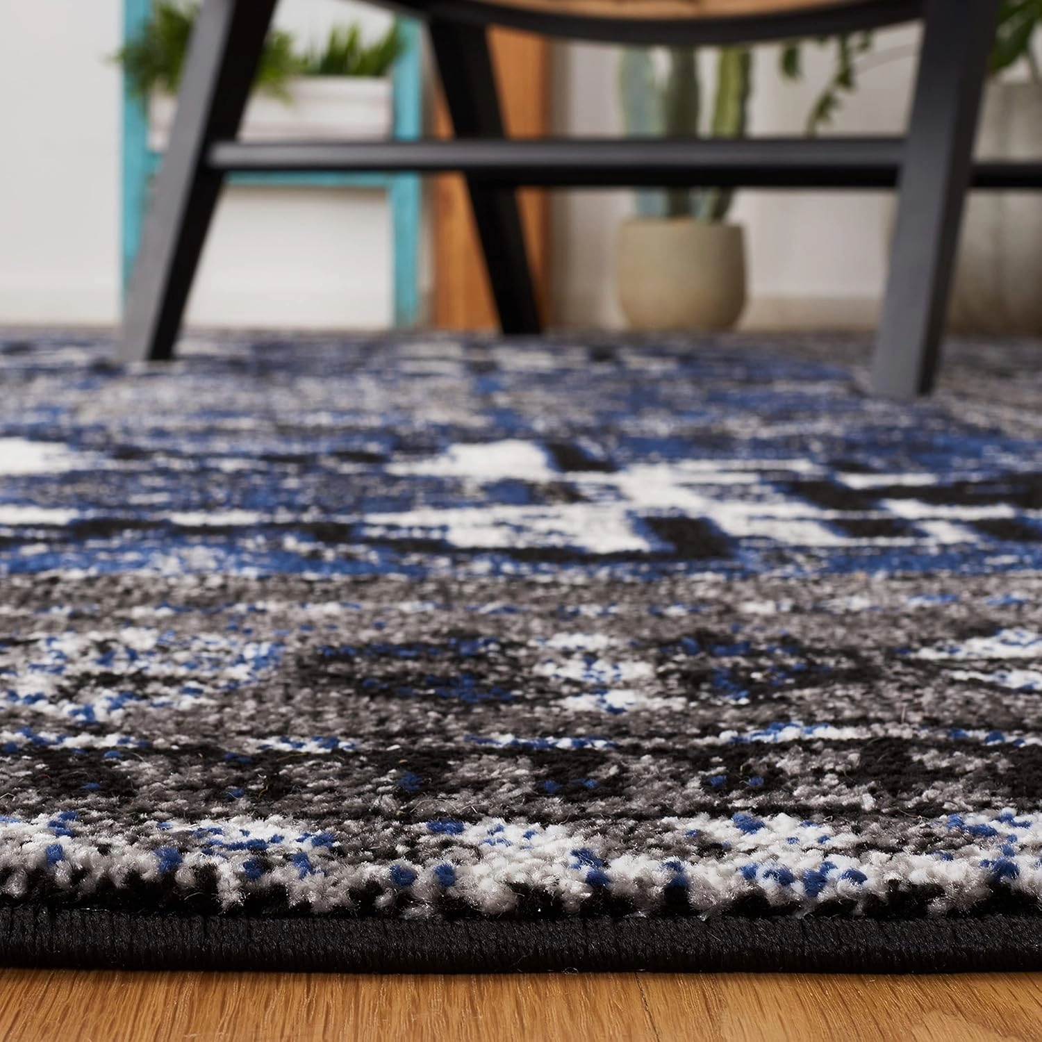 SAFAVIEH Vintage Hamadan Collection Area Rug - 9' x 12', Grey & Blue, Oriental Traditional Persian Design, Non-Shedding & Easy Care, Ideal for High Traffic Areas in Living Room, Bedroom (VTH213F)