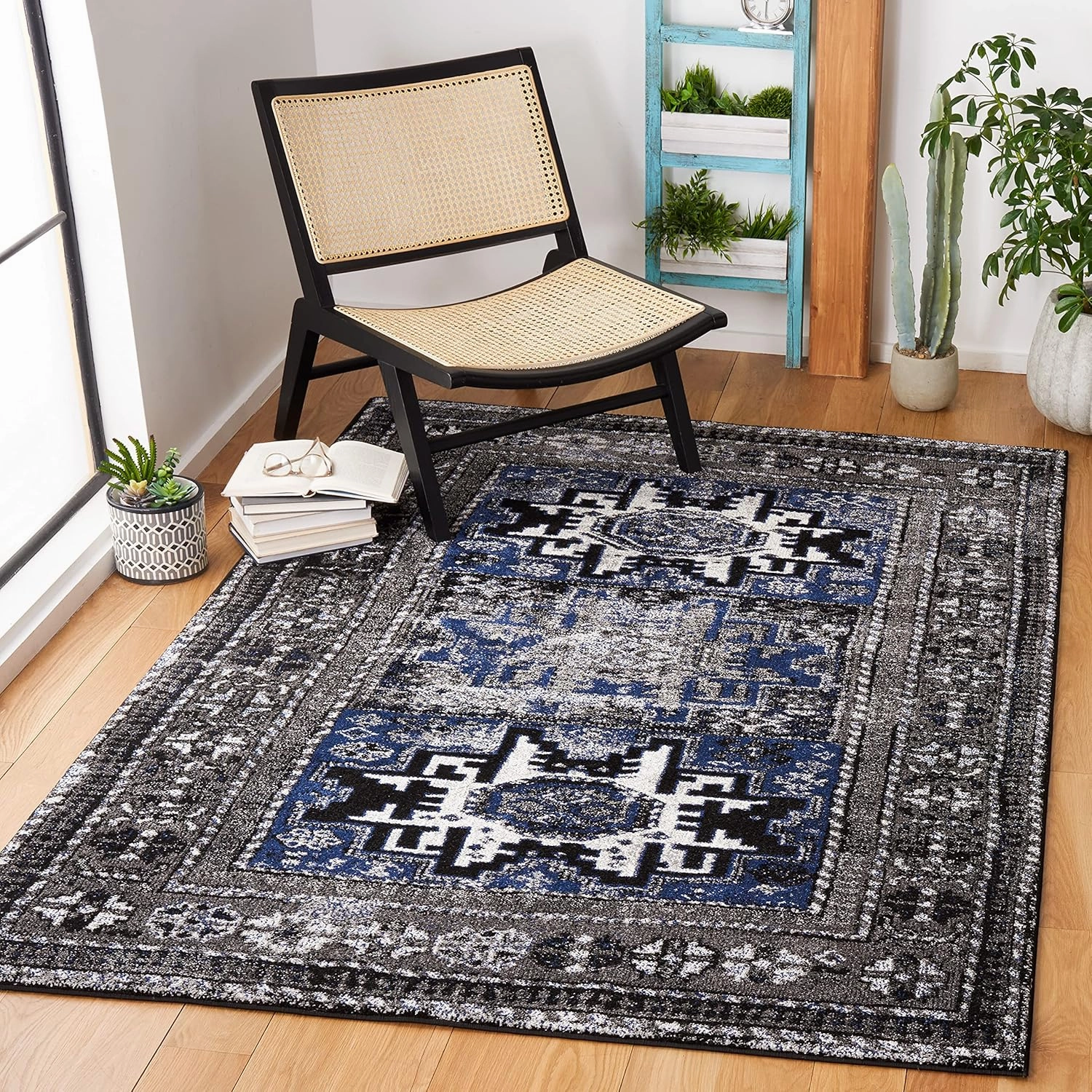 SAFAVIEH Vintage Hamadan Collection Area Rug - 9' x 12', Grey & Blue, Oriental Traditional Persian Design, Non-Shedding & Easy Care, Ideal for High Traffic Areas in Living Room, Bedroom (VTH213F)